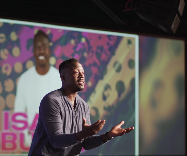 Top-Motivational-Speaker-Isaac-Butts-speaks-to-people